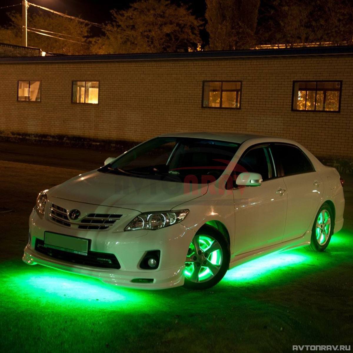 Зеленый свет машина. Toyota ipsum подсветка днища. Приус 30 подсветка днища. Подсветка днища Форд фокус 3.