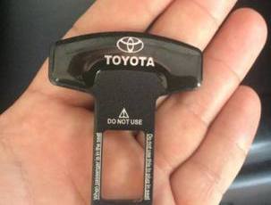 Заглушки ремней безопасности с логотипом Toyota