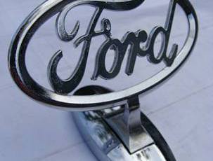 Прицел на капот с логотипом Ford