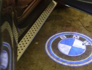 Проекция логотипа BMW