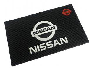 Противоскользящий коврик с логотипом Nissan 