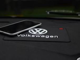 Противоскользящий коврик с логотипом VW