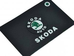 Противоскользящий коврик с логотипом Skoda